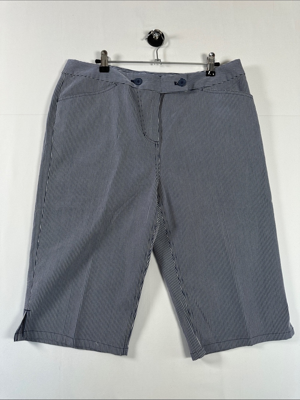 Jones New York Sport Pinstripe Long Bermuda Shorts Navy White Size 12